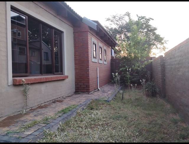 3 BEDROOM TOWNHOUSE FOR SALE IN WATERVAL EAST